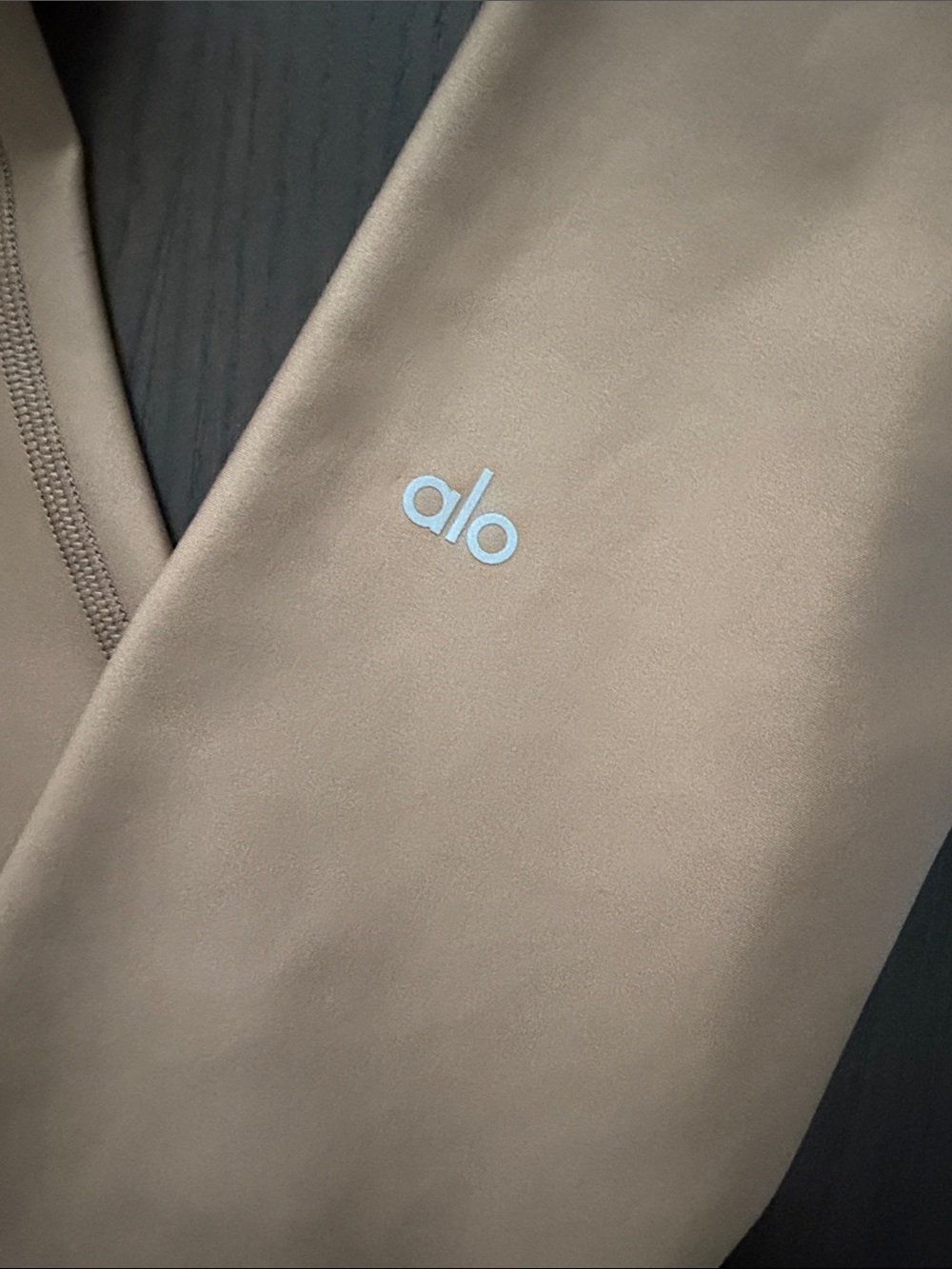 ALO Yoga  High-Waist Leggings in Beige - Picture 4 of 5
